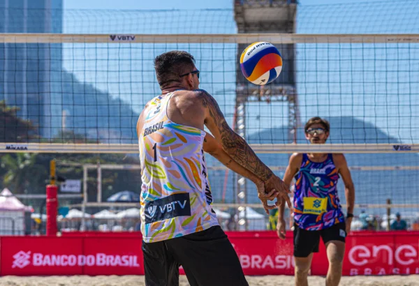 Rajadas de vento adiam jogos do Mundial de vôlei de praia no RJ