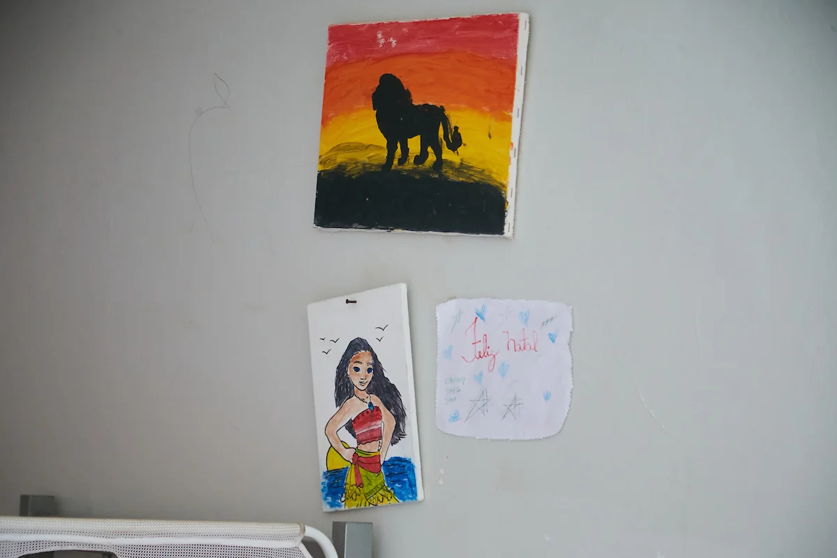 Desenhos e pinturas feitos pelas crianças Desenhos e pinturas feitos pelas crianças