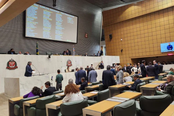 Partido de Tarcísio mira comando da Alesp e prevê disputa com PL