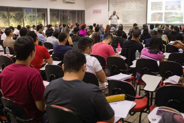Distritais reservam 10% das vagas em concursos para pessoas de baixa renda