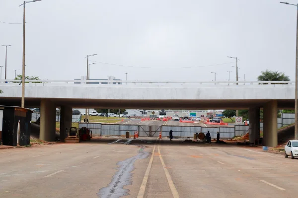 Trânsito nas faixas inferiores de viadutos do Eixão Norte é liberado