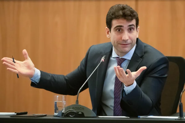 Galípolo usa caso Master para defender autonomia financeira do BC