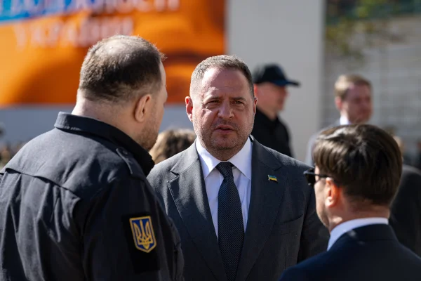 Imagem colorida do chefe do Gabinete do Presidente da Ucrânia, Andriy Yermak