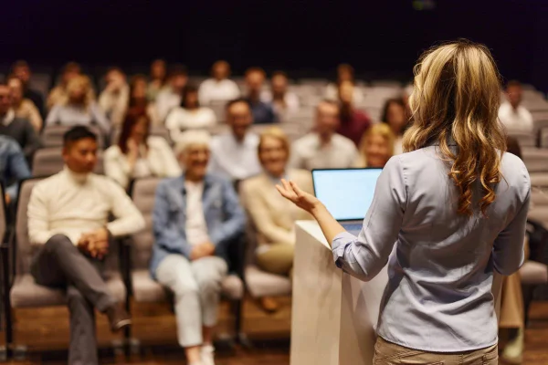 A oratória como chave para discursos convincentes