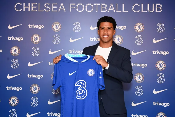 Andrey Santos, joia do Chelsea e ex-Vasco, está a caminho do Palmeiras