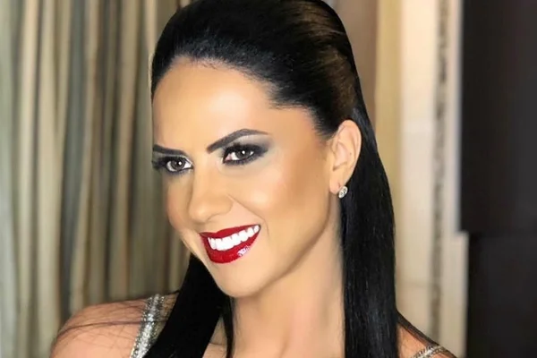 Graciele Lacerda posta foto na cama para falar sobre o cabelo