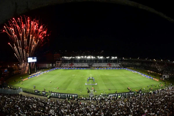 Imagem colorida do Estádio de São Januário, casa do Vasco- Metrópoles