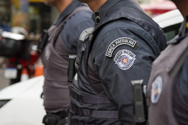 Policiais Militares com câmeras corporais - Metrópoles