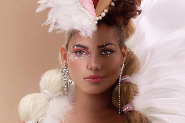 Vestidas de vagina, Gaby Amarantos e Duda Beat lançam novo single