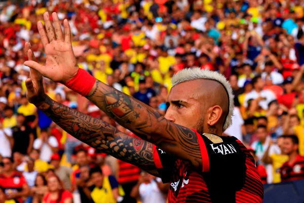 Arturo Vidal deixa o Flamengo e acerta com o Athletico-PR