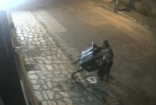 Vídeo: assaltante devolve lixeira após ser flagrado por câmera na PB