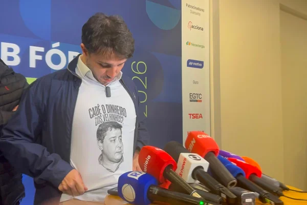 Renan Santos vai à evento em SP com Lulinha estampado na camiseta - destaque galeria Renan Santos vai à evento em SP com Lulinha estampado na camiseta - destaque galeria