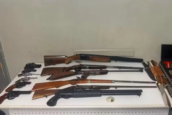 Armas encontradas pela PM com homem de 68 anos que tentou fugir de viatura em Piracicaba - Metrópoles
