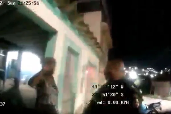 PM do RJ matou homem esquizofrênico em frente à família; veja vídeo - destaque galeria PM do RJ matou homem esquizofrênico em frente à família; veja vídeo - destaque galeria