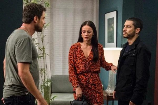 Eita, Vivi! Chiclete e Camilo se enfrentam em A Dona do Pedaço