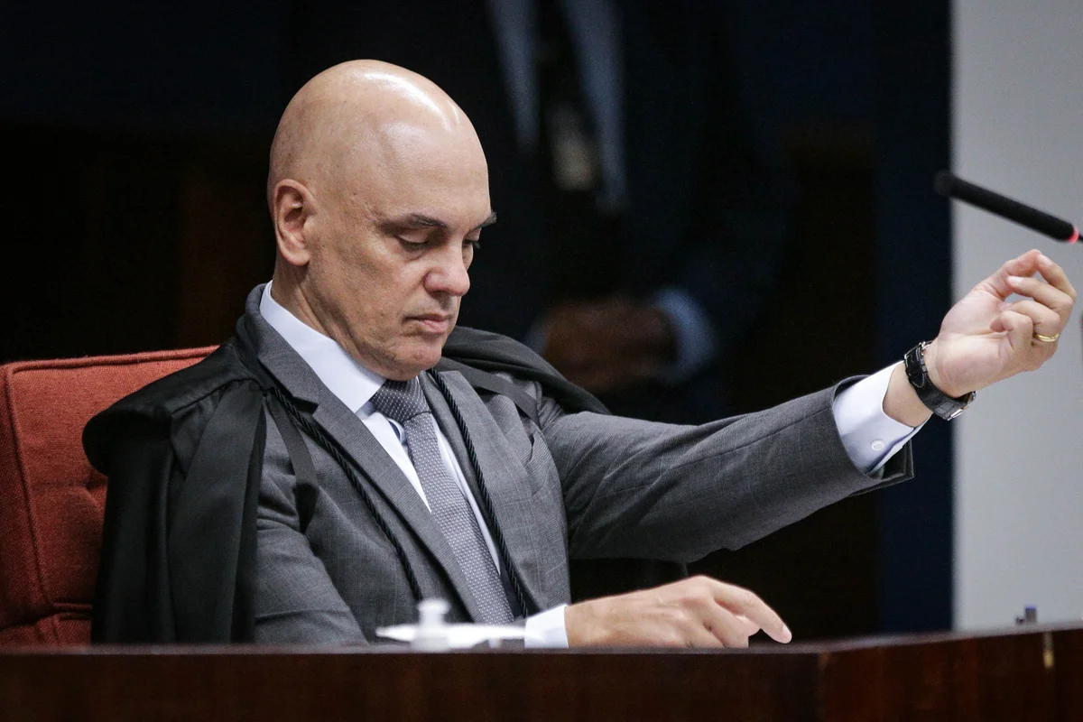 A Primeira Turma do Supremo Tribunal Federal (STF) retomou, na manhã desta terça-feira (21/10), o julgamento do núcleo 4, conhecido como o grupo de desinformação, no âmbito do processo referente à tentativa de golpe de Estado após as eleições de 2022. No total, são sete réus acusados pela Procuradoria-Geral da República (PGR) de propagar notícias falsas sobre as urnas eletrônicas. A Primeira Turma do Supremo Tribunal Federal (STF) retomou, na manhã desta terça-feira (21/10), o julgamento do núcleo 4, conhecido como o grupo de desinformação, no âmbito do processo referente à tentativa de golpe de Estado após as eleições de 2022. No total, são sete réus acusados pela Procuradoria-Geral da República (PGR) de propagar notícias falsas sobre as urnas eletrônicas.