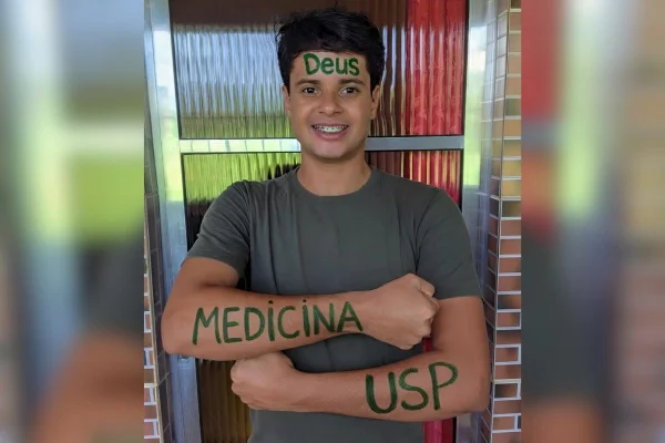 Wesley Batista foi criado na periferia de Salvador (BA). Ele abriu uma vaquinha para morar em São Paulo após ser aprovado em medicina na USP - Metrópoles