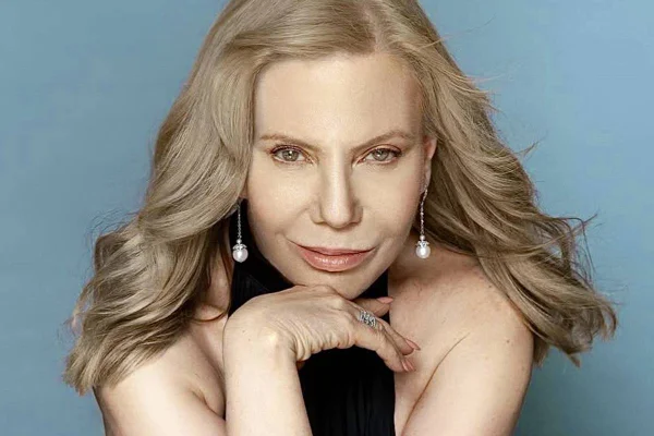 Imagem colorida de Cecília Roth - Metrópoles