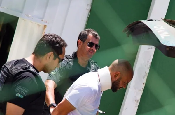 Homem sendo preso
