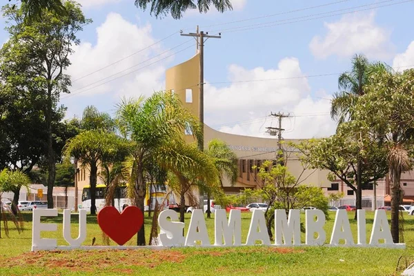 Imagem colorida mostra ponto turístico em Samambaia