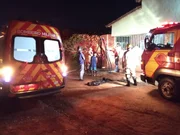 O garoto de 12 anos caiu na cisterna enquanto jogava bola na rua com o pai O garoto de 12 anos caiu na cisterna enquanto jogava bola na rua com o pai