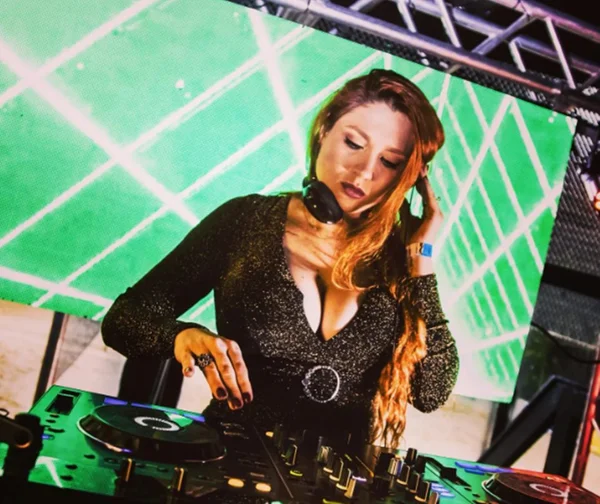 dj tocando