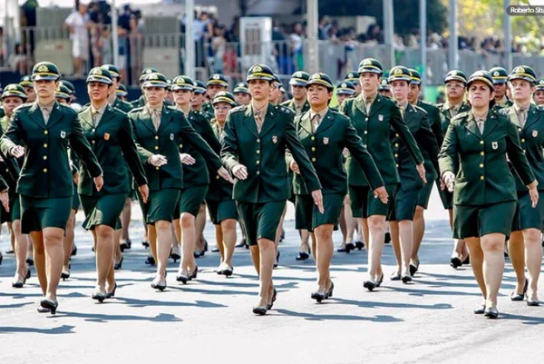 Exército inicia no Rio incorporação da 1ª turma de mulheres recrutas