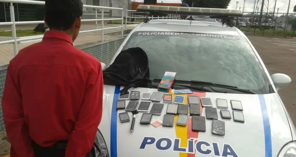 Menor é apreendido com R$ 12 mil em celulares roubados em shopping