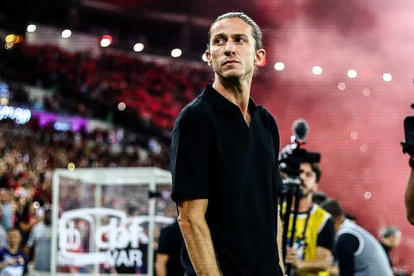 Foto colorida de Filipe Luís, treinador do Flamengo - Metrópoles