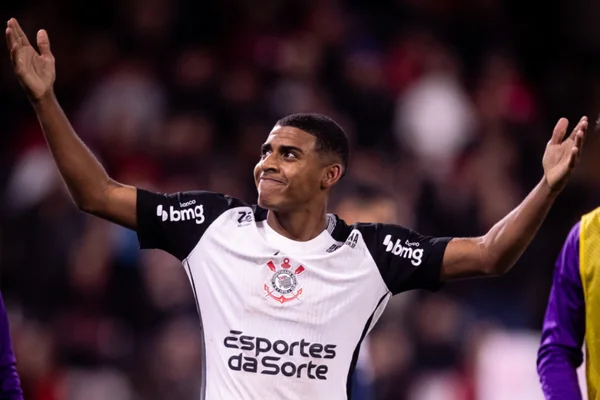 Corinthians renova contrato com Gui Negão e impõe multa milionária