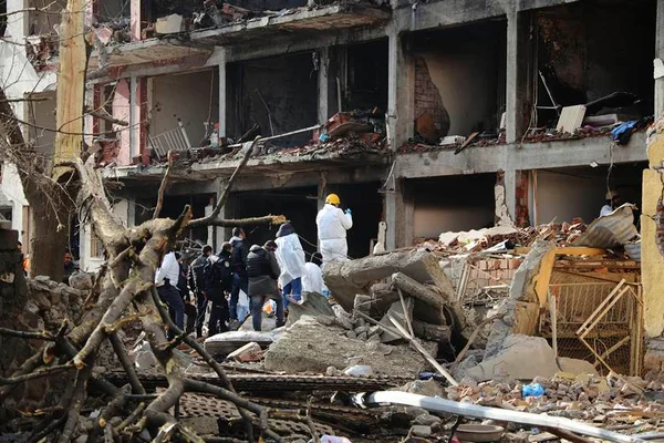 Onda de ataques deixa pelo menos 12 mortos na Turquia