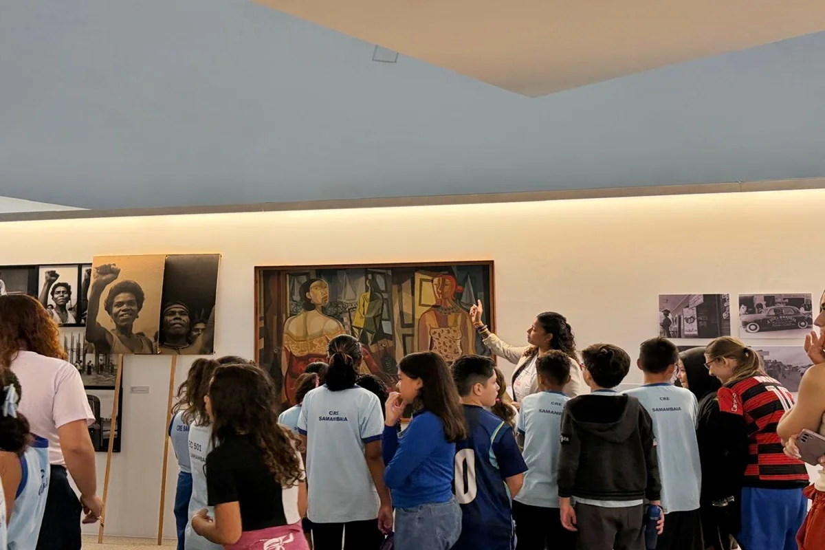 Escola fica em Samambaia Escola fica em Samambaia