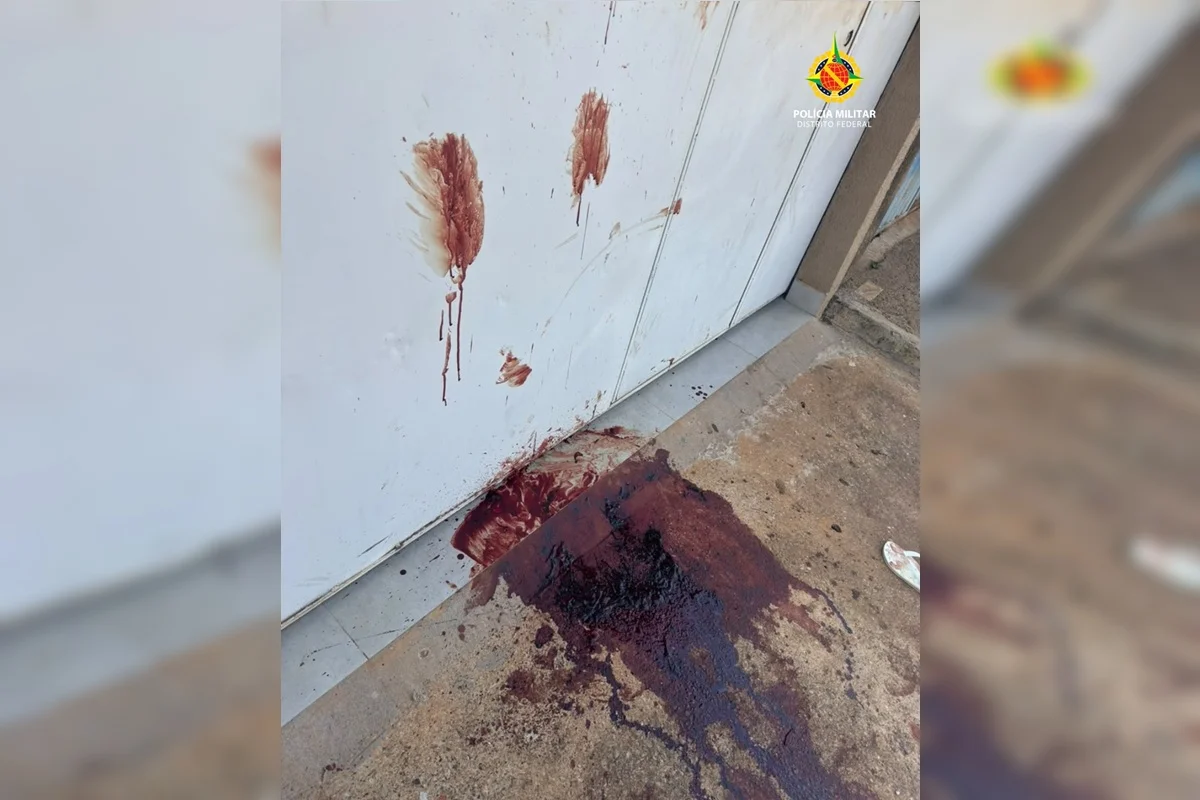 Carro é abandonado com marcas de disparo de fogo em Ceilândia Carro é abandonado com marcas de disparo de fogo em Ceilândia