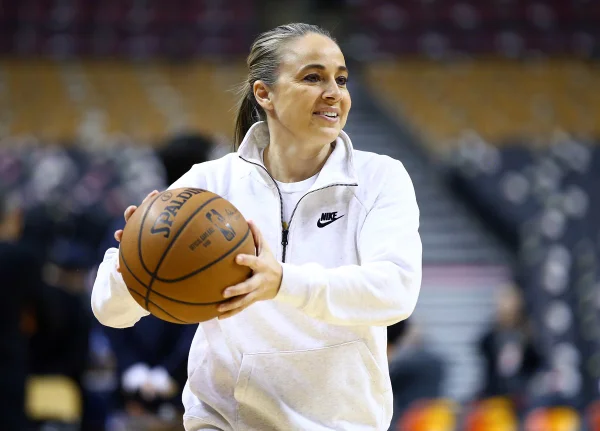 Nos Spurs, Becky Hammon fala sobre sonho de ser 1ª treinadora da NBA