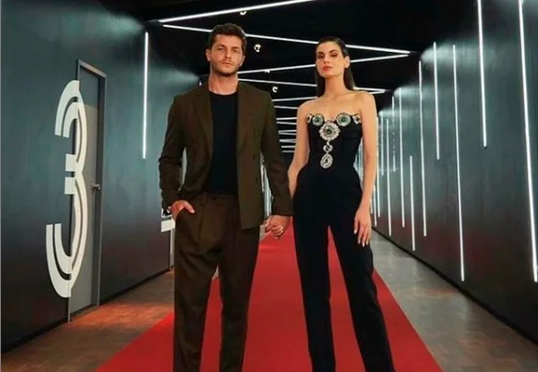 Camila Queiroz e Klebber Toledo no Casamento às Cegas