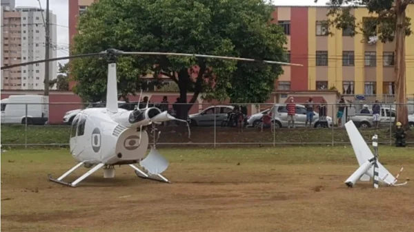 Helicóptero da Globo faz pouso forçado em campo no Barreiro; suspeita é de pane mecânica