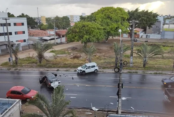 Vídeo: grave acidente deixa cinco feridos em João Pessoa