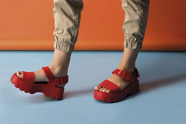 Melissa Kick Off Sandals na cor vermelha
