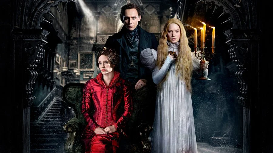 O diretor mexicano Guilhermo del Toro volta para o seu ambiente predileto: a película de gênero terror. Nesta produção de elenco estrelado, uma casa assombrada protagoniza a história. O título poderá ser conferido a partir do dia 11/12 O diretor mexicano Guilhermo del Toro volta para o seu ambiente predileto: a película de gênero terror. Nesta produção de elenco estrelado, uma casa assombrada protagoniza a história. O título poderá ser conferido a partir do dia 11/12