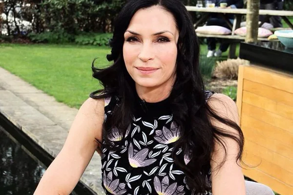 Atriz de X-Men, Famke Janssen surge em roda de samba e chama atenção na Lapa - Metrópoles