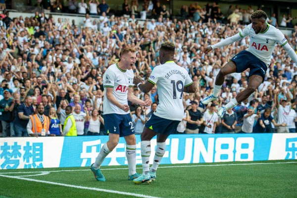 Sem Richarlison, Tottenham goleia o Southampton na estreia