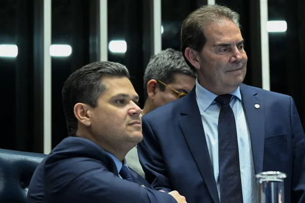 imagem colorida de davi alcolumbre e paulinho da força