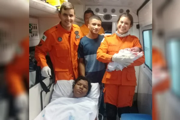Bebê nasce em viatura dos bombeiros no dia do aniversário da mãe