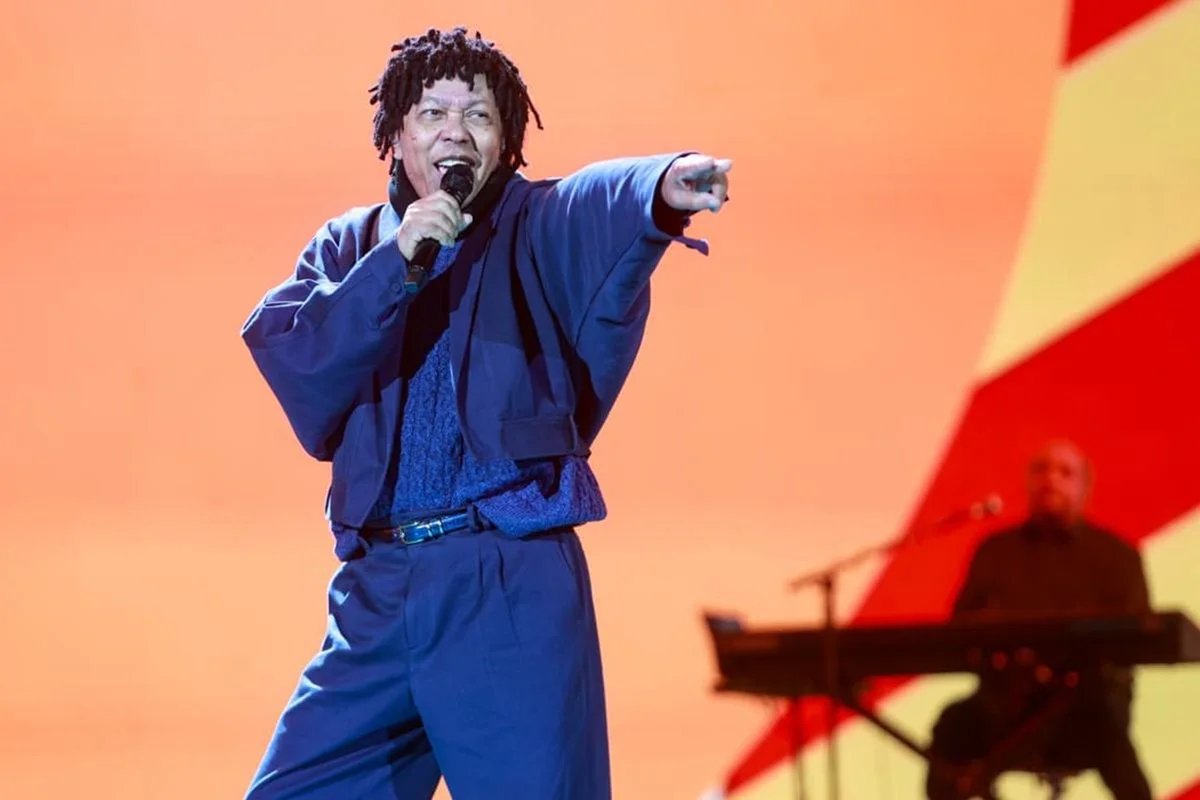 Djavan transforma Brasília em um imenso coro para celebrar 50 anos de carreira
