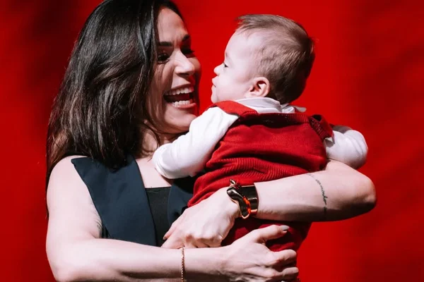 "Ser neném é difícil", diz Nadja Haddad sobre ver o filho doentinho - Metrópoles
