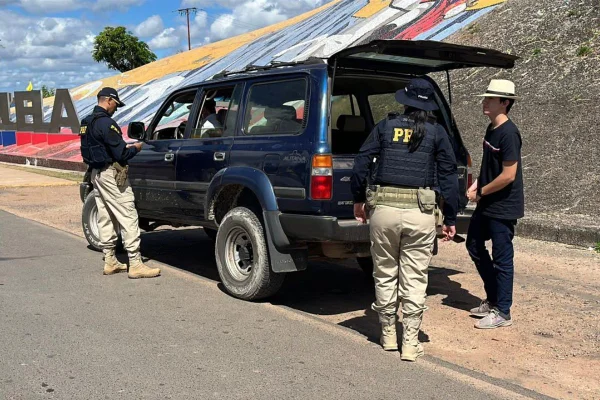 Foto colorida da fronteira do Brasil com a Venezuela - Metrópoles