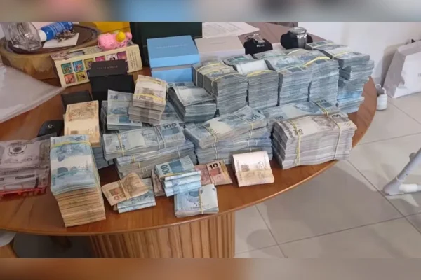 PF acha caixas de dinheiro em operação que prendeu presidente do TCE de MT - destaque galeria PF acha caixas de dinheiro em operação que prendeu presidente do TCE de MT - destaque galeria