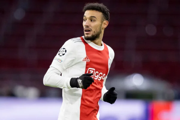 Noussair Mazraoui é alvo do Barcelona