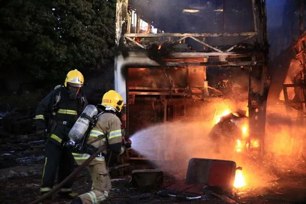 Incêndio atinge ferro-velho em Águas Lindas (GO), no Entorno