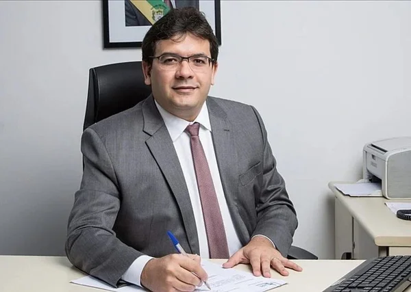 Imagem colorida mostra governador do Piauí - Metrópoles